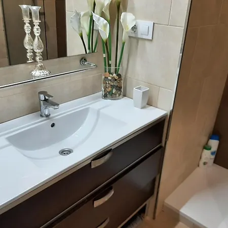 Apto Patio Andaluz Con Garaje * Кадіс
